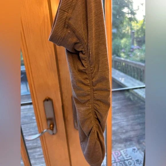 Athleta NWT Sleeveless Gray Tank - Picture 3 of 6